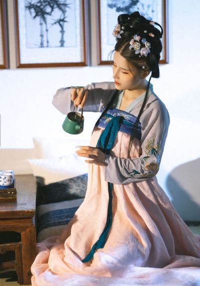 美女校花张开腿让我电影_蓝光高清免费观看